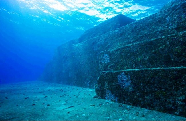 Kim tự tháp dưới biển Yonaguni – Nhật Bản