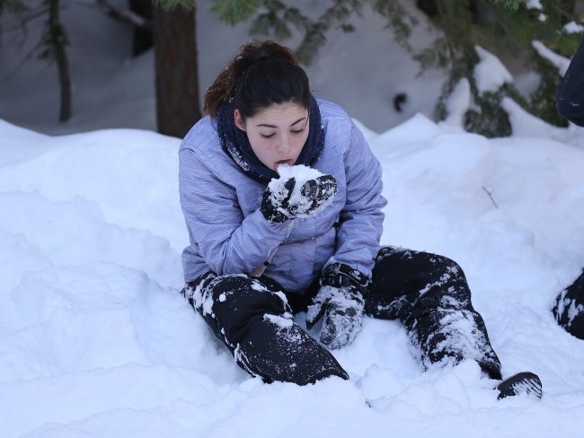 Không ăn tuyết để bù nước trừ trường hợp bất khả kháng