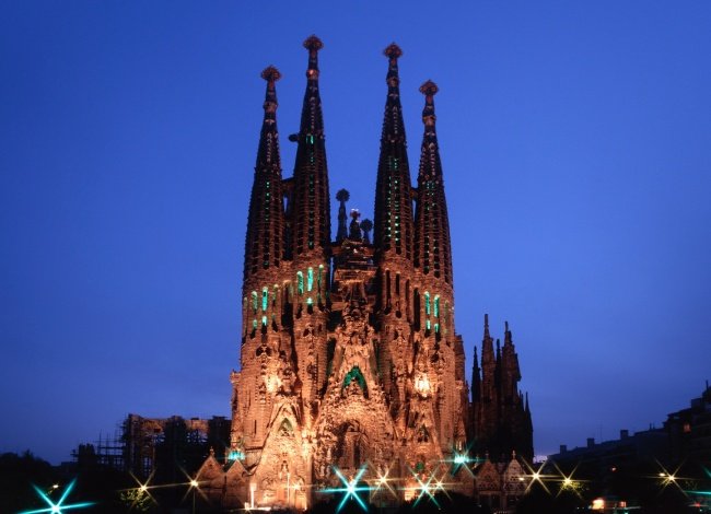 2026: Nhà thờ Sagrada Familia ở Barcelona sẽ hoàn thành