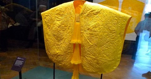 Tấm lụa lớn duy nhất thế giới dệt từ tơ tự nhiên của một triệu con nhện