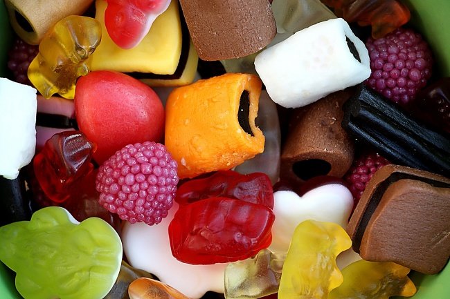 Các loại kẹo nhai trái cây có chứa cùng loại sáp như sáp của ôtô