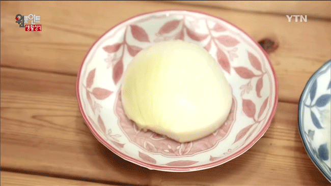 Xay nhuyễn hành tây để ngâm áo