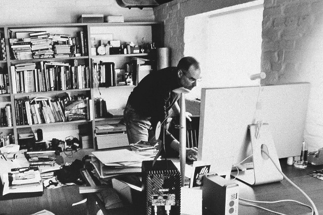 Bàn làm việc bừa bộn