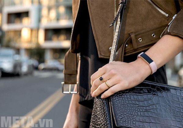 Fitbit Alta HR sẽ nhắc nhở bạn rèn luyện mỗi ngày