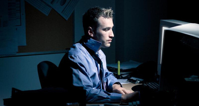 Thường xuyên thức đêm 