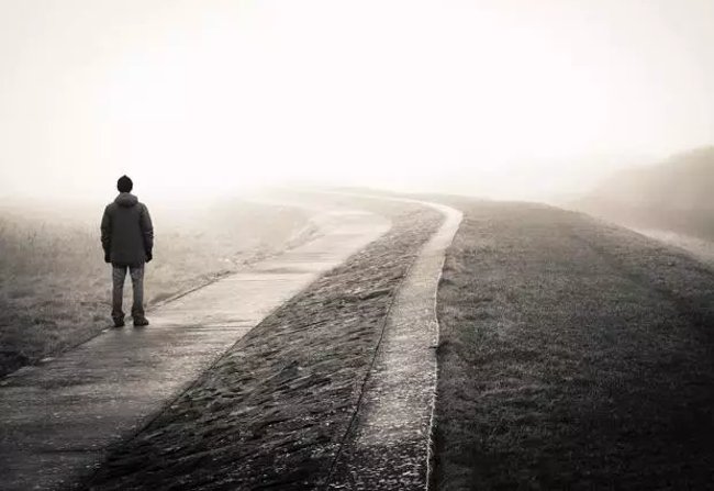 Tạo các mối quan hệ bừa bãi là thói xấu của những người cô đơn