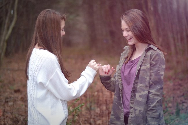 Tại sao càng có nhiều bạn chúng ta lại càng cảm thấy cô đơn?