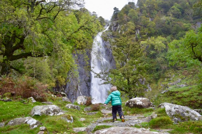 Thận trọng nghĩa là đứng nhìn từ bên ngoài