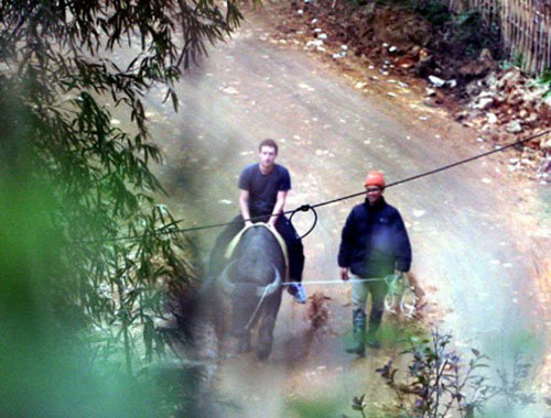 Hình ảnh Mark Zuckerberg cưỡi trâu tại Sapa năm 2011