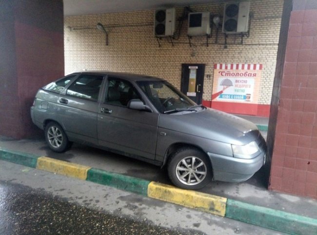 Đậu xe kiểu gì đây?