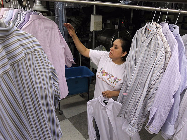 Hăng say làm việc không sợ bẩn vì có luôn dịch vụ giặt quần áo rồi