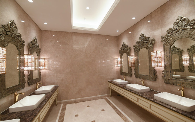 Khu nhà vệ sinh bên cạnh phòng đại tiệc với các thiết bị hiện đại 