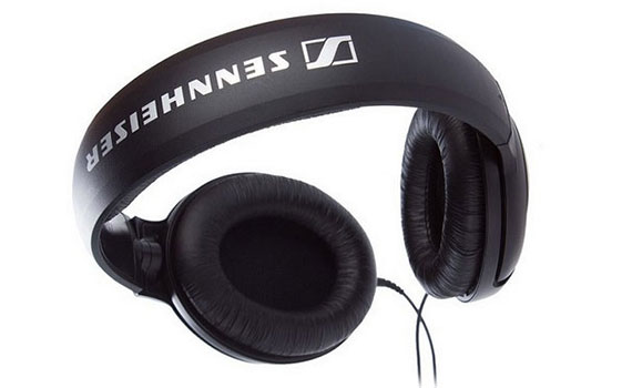 Tự tin bước xuống phố với Sennheiser HD 180.