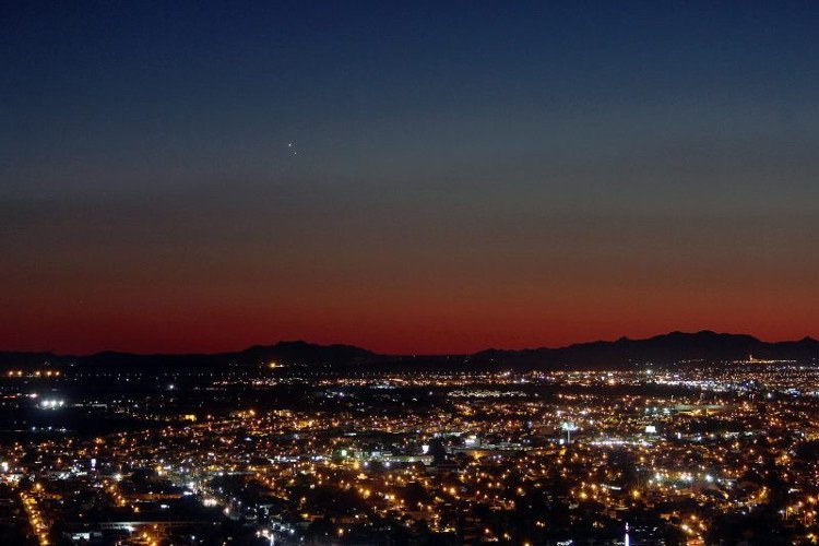 Bầu trời Hermosillo, Mexico với sự xuất hiện của sao Kim và sao Mộc
