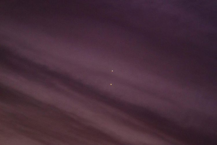 Hai hành tinh “rủ nhau” tỏa sáng giữa những lớp mây mỏng ở Kathleen, Georgia 