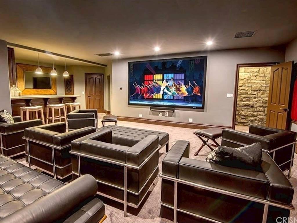 Có cả một rạp chiếu phim ngay tại nhà