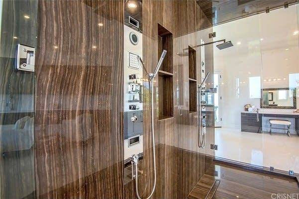 Những phòng tắm sang trọng không kém gì khách sạn 5 sao