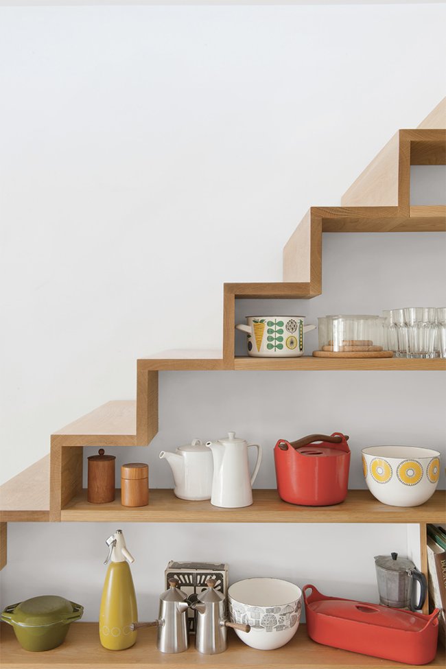 Bếp đặt dưới cầu thang