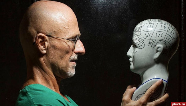 Sergio Canavero, giáo sư phẫu thuật thần kinh người Italy 