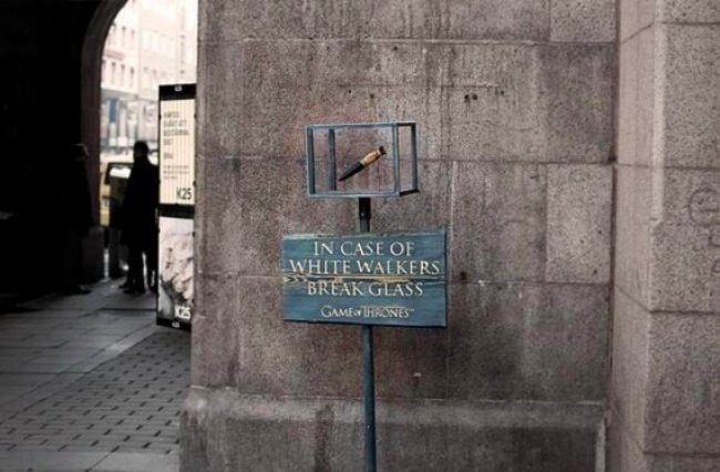 Quảng cáo ngoài cửa bộ phim "Game of Thrones"