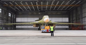 Nga vừa tiết lộ: 8 bức ảnh về siêu máy bay ném bom hạng nặng Tu-160M2