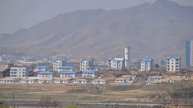 Có một ngôi làng tuyên truyền ở vùng biên giới Hàn Quốc