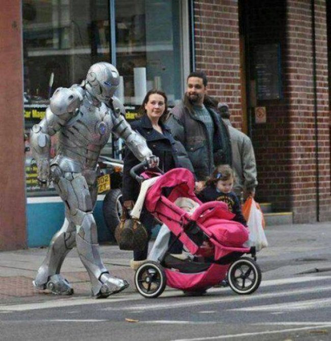 Vợ tôi yêu cầu tôi phải mặc trang phục đẹp nhất để đi bộ với con gái