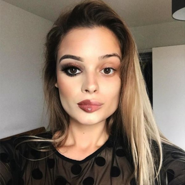 Không thể phủ nhận việc khi thêm 1 lớp trang điểm, các cô gái trông cá tính và sắc nét hơn hẳn.