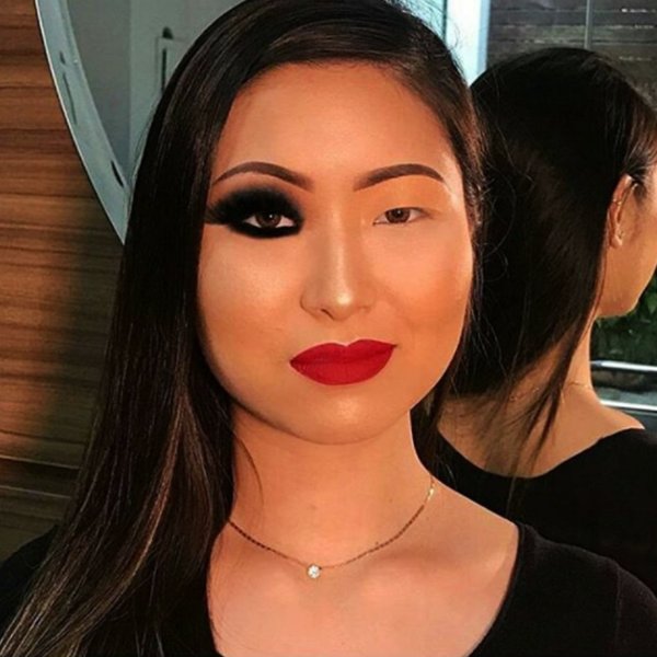 Hóa ra trang điểm có thể thay đổi hoàn toàn thần thái của một con người đến như thế này.