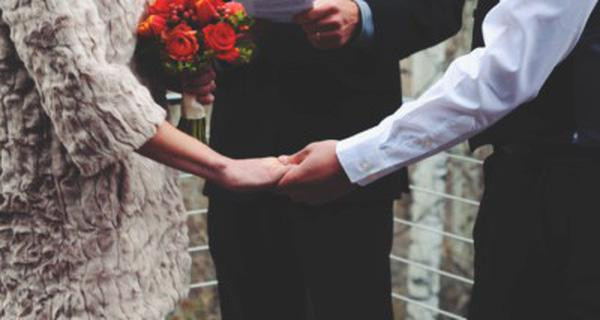 Gặp phải khó khăn, trắc trở, anh ấy luôn đứng ra che chắn, bảo vệ bạn