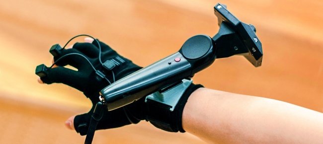 Phần này của hệ thống tương tác VR bắt được chuyển động của tay và có một tương lai đầy hứa hẹn trong phẫu thuật