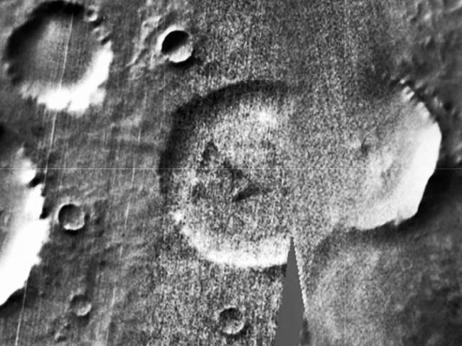 UFO bị rơi? Nhà lý luận thuyết âm mưu chỉ ra một hình tam giác