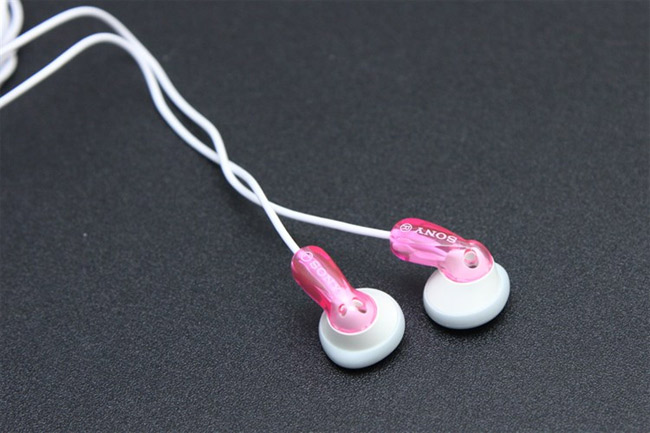 MDR-E9LP là mẫu tai nghe giá rẻ dễ tiếp cận với nhiều người hơn cả của Sony