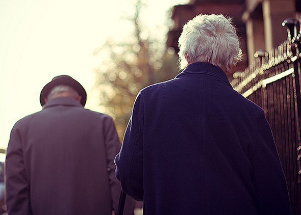 Làm bạn với người cao tuổi  