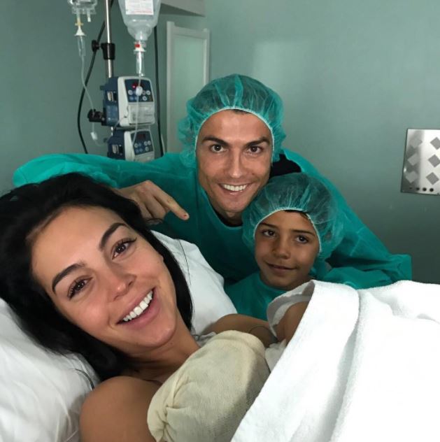 Cả gia đình Ronaldo cùng chờ đợi thành viên mới