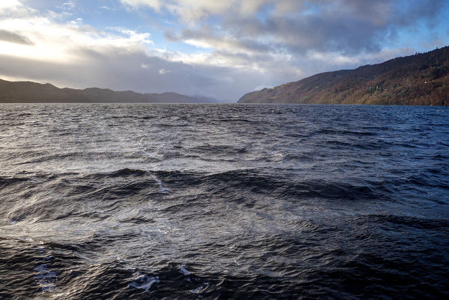 Hồ Loch Ness là một hồ nước ngọt có diện tích lên tới... 56 km2