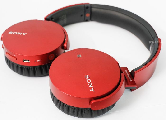 Các nút điều khiển của Sony XB650BT được thiết kế trên thành loa