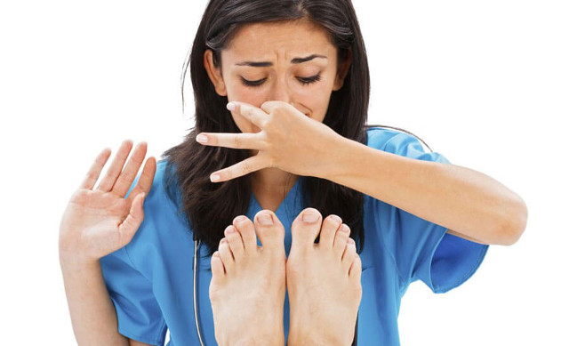 Nhiễm nấm khiến chân phát ra mùi hôi