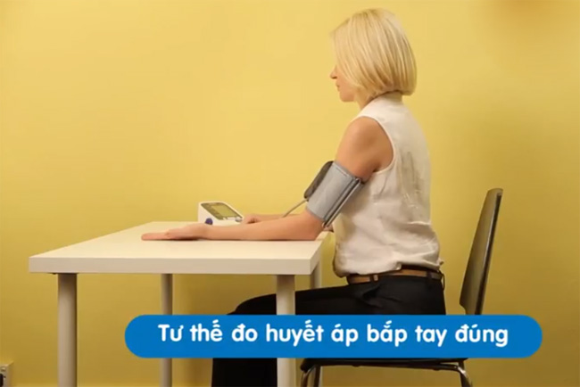 Tư thế đo huyết áp bắp tay đúng
