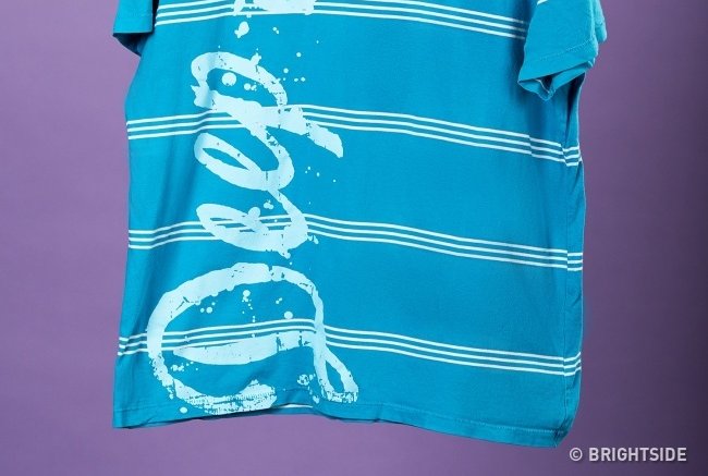 Nếu không có bàn ủi, bạn chỉ cần chuẩn bị bình xịt nước và máy sấy tóc