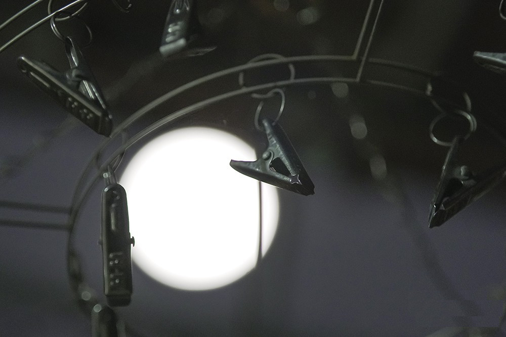 Mặt Trăng sáng rực trên bầu trời đêm tại Hà Nội 