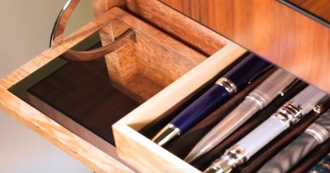 Chiếc bàn gỗ “thần kỳ” an toàn hơn cả két sắt với “ngàn” ngăn bí mật ngang dọc