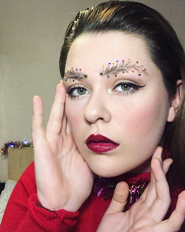 Biến chân mày thành cây thông Noel trong dịp Giáng sinh - Ảnh 8