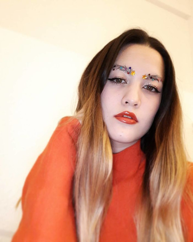 Biến chân mày thành cây thông Noel trong dịp Giáng sinh - Ảnh 11