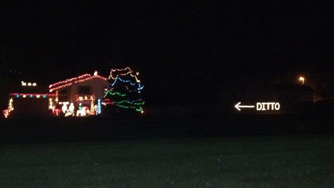 Khi nhà hàng xóm trang trí đẹp quá rồi thì dại gì mà không hưởng ké!