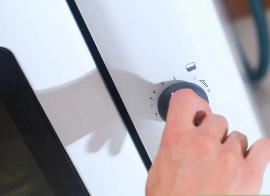 Làm nóng lò ở nhiệt độ 162ºC