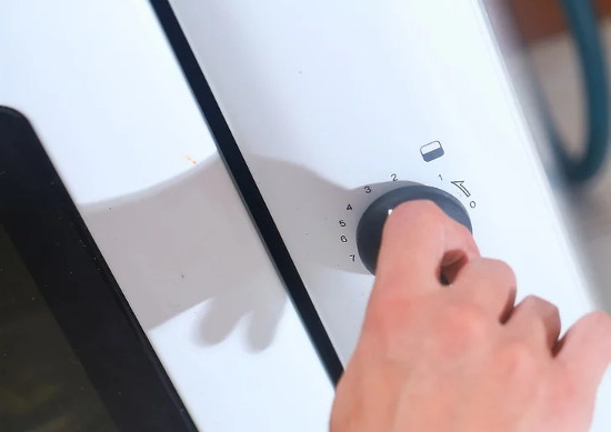 Làm nóng lò ở nhiệt độ 162ºC