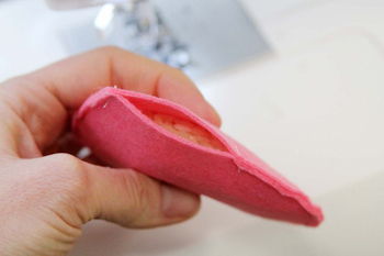 Cách tự may túi sưởi mùa đông hình trái tim.