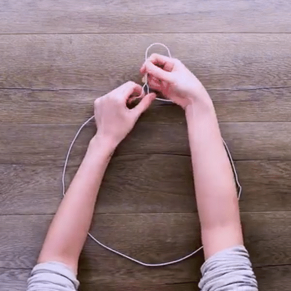 Mở xoắn ở trên đầu móc ra