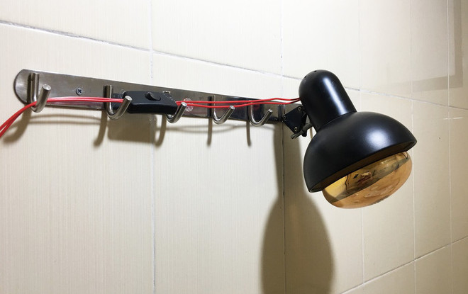 Sau khi lắp đèn sưởi tự chế này, bạn có thể thoát khỏi nỗi sợ hãi khi tắm vào mùa đông giá lạnh rồi